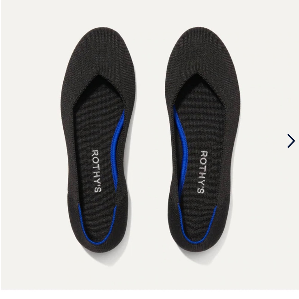 Rothy’s round toe flat in black. Size 9